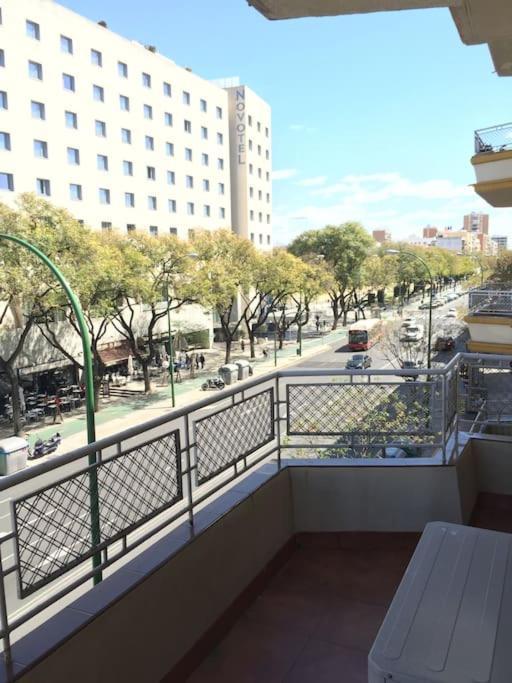 セビリアAmplio Piso En Nervion, Excelente Zona De La Ciudad.アパートメント エクステリア 写真